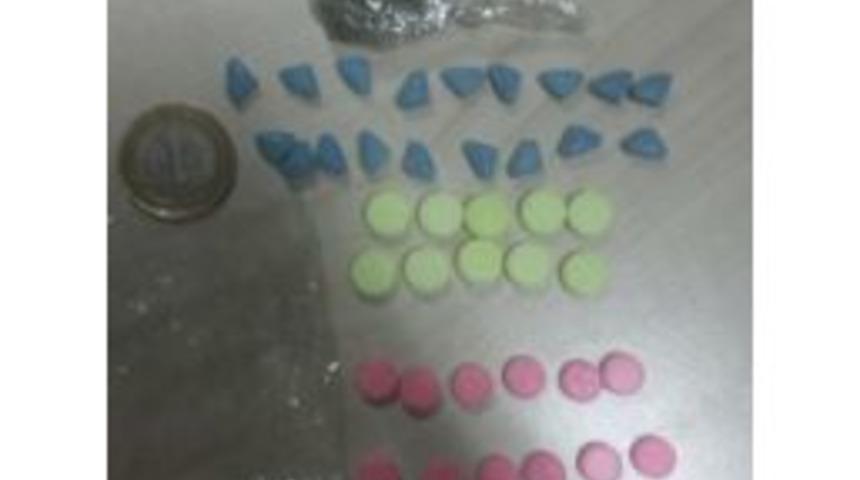 Polis 2 Uyuşturucu Satıcısını Su&ccedil;&uuml;st&uuml; Yakaladı