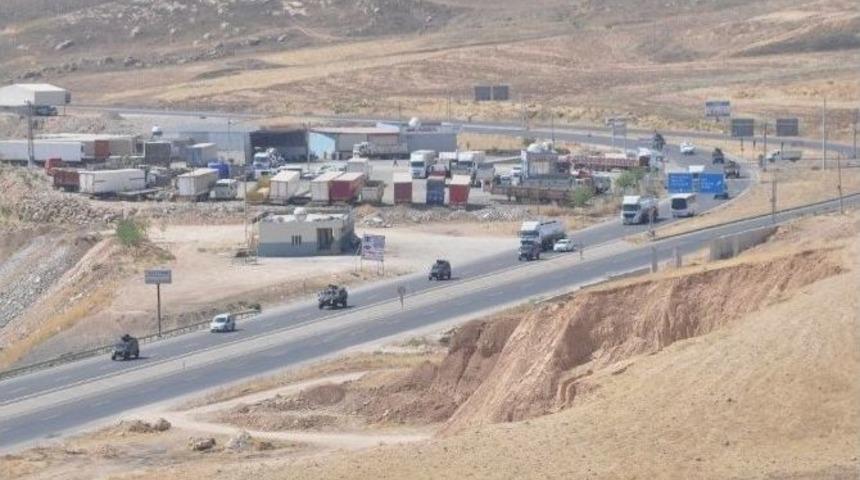 Şırnak&rsquo;a &Ccedil;ok Sayıda Zırhlı Ara&ccedil; Ve Polis Sevkiyatı Yapıldı