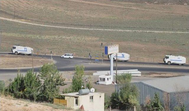 Şırnak’a Çok Sayıda Zırhlı Araç Ve Polis Sevkiyatı Yapıldı