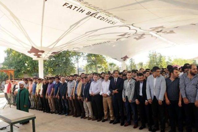 Fotoğraflar // İstanbul da Yunus Koca Için Fatih Camii nde Gıyabi Cenaze Namazı 1