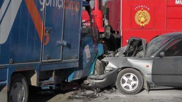 Otomobil Ile Kargo Kamyonu Çarpıştı: 1 Ölü 3 Yaralı