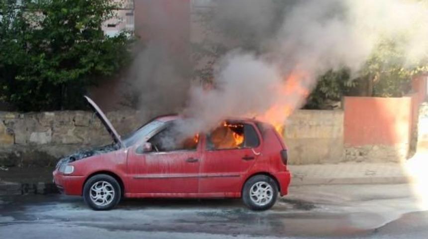 Seyir Halindeki Otomobil Alev Aldı