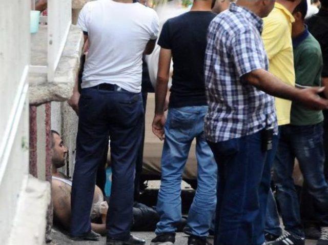 Aranan Ş&uuml;pheli, Saklandığı Evde Polise Silah &Ccedil;ekti 2