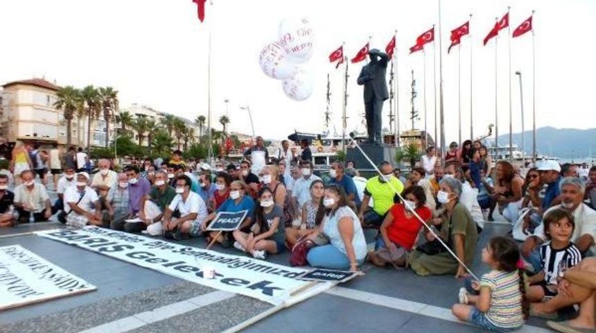 Marmaris'te 'barışa Bir Ses De Sen Ver' Eylemi