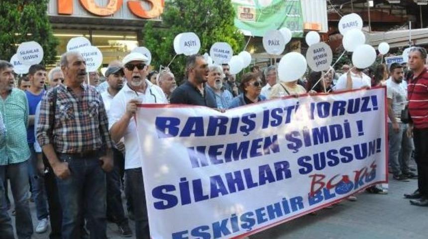 Eskişehir'de 200 Kişi Barış I&ccedil;in Y&uuml;r&uuml;d&uuml;
