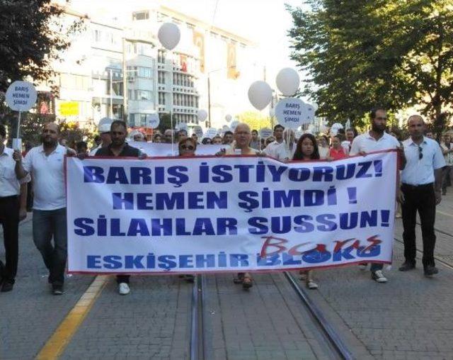 Eskişehir'de 200 Kişi Barış Için Yürüdü