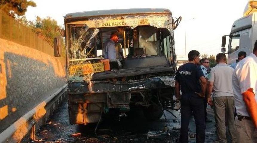 &Ouml;zel Halk Otob&uuml;s&uuml; Ile Servis Minib&uuml;s&uuml; &Ccedil;arpıştı: 1 &Ouml;l&uuml;