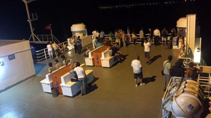 G&ouml;k&ccedil;eada Feribotu Arıza Yaptı