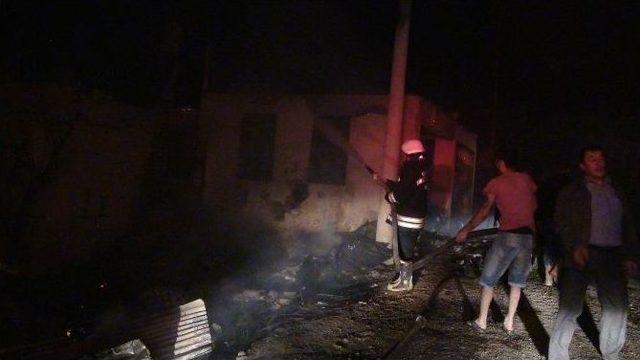 Bolu&rsquo;da 7 Ahşap Ev Ve 8 Samanlık Yanarak K&uuml;l Oldu 1