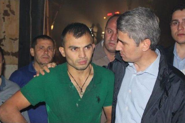 K&ouml;y Alevlere Teslim Oldu, 7 Ev Ile 5 Ahır Yandı 2