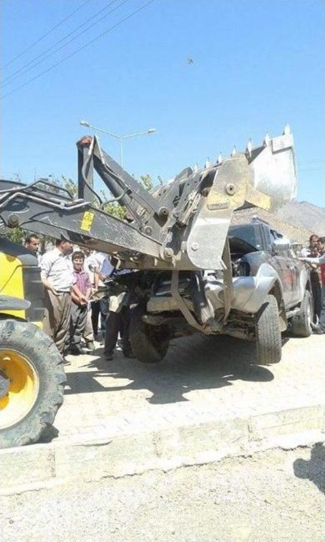 Şemdinli’de Trafik Kazası, 3 Yaralı