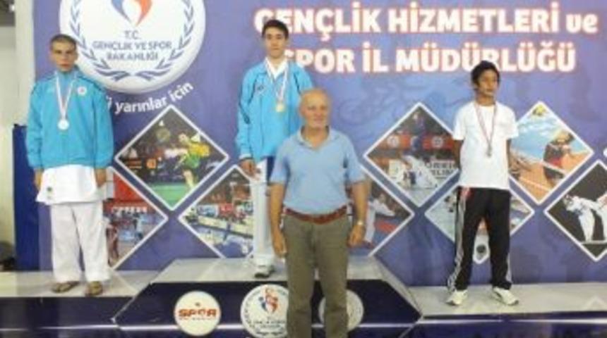 Kağıtsporlu Karateciler &Ouml;zel Turnuvaya Damga Vurdu