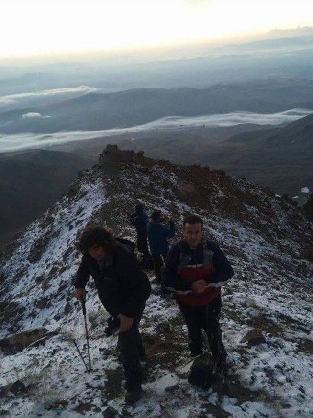 Erciyes&rsquo;e Ağustos&rsquo;ta Yağan Karı B&ouml;yle G&ouml;r&uuml;nt&uuml;lediler 2