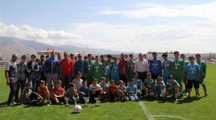 Yaz Kur&rsquo;an Kursları Futbol Turnuvası Tamamlandı