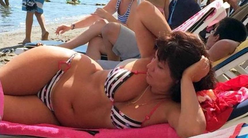 Sıcaktan Bunalanlar Buzlu K&ouml;p&uuml;kle Serinledi