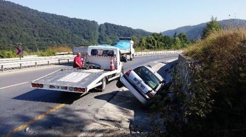Otomobil Kanala Girdi: 1 Yaralı