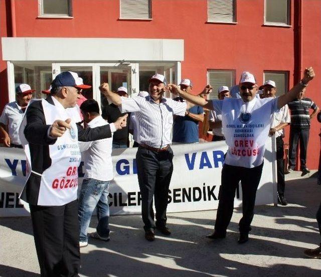 Madencilerin &rsquo;&ccedil;ift Maaş&rsquo; Grevi Yeniden Başladı 2