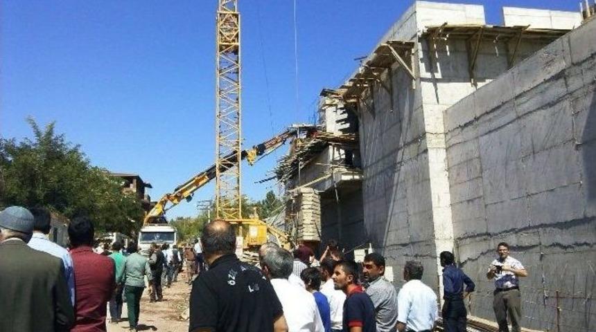 Avm İnşaatında G&ouml;&ccedil;&uuml;k: 2 Yaralı