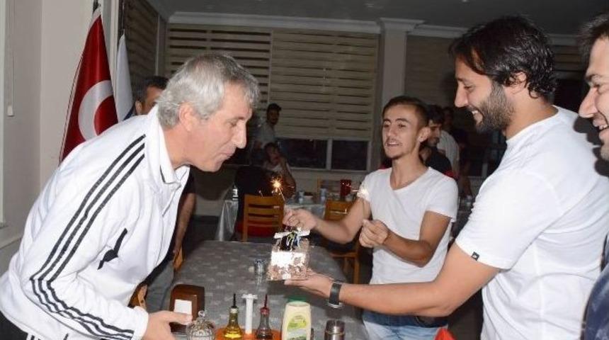 Teknik Direkt&ouml;r Durmuş&rsquo;a Doğum G&uuml;n&uuml; S&uuml;rprizi