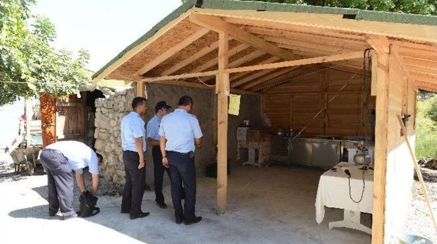 Kumluca Ceneviz Koyundaki Ka&ccedil;ak Yapılar M&uuml;h&uuml;rlendi