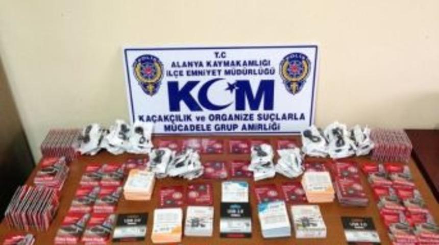 G&uuml;mr&uuml;k Ka&ccedil;ağı 747 Cep Telefonu Aksesuarı Ele Ge&ccedil;irildi