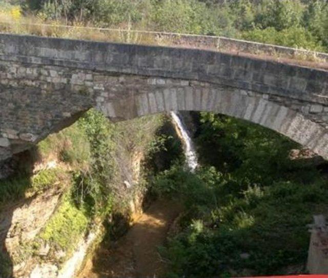 Tarihi Dandalaz Köprüsü Restorasyonda Yıkıldı