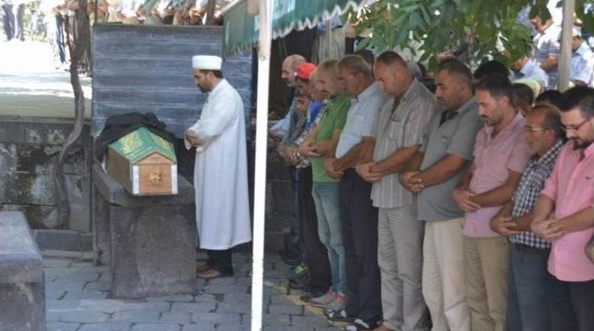 G&ouml;lette Boğularak &Ouml;len Mahkum Toprağa Verildi