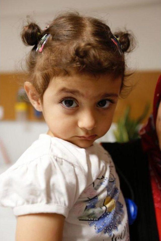 Minik Zehra, B&ouml;brek Taşlarından Kurtuldu 1