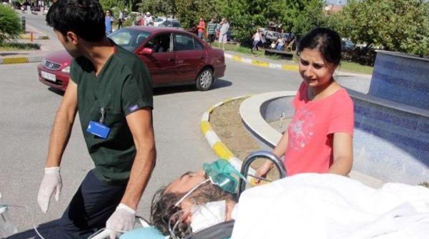 Ambulans Helikopterdeki Eşini G&ouml;zyaşlarıyla Uğurladı