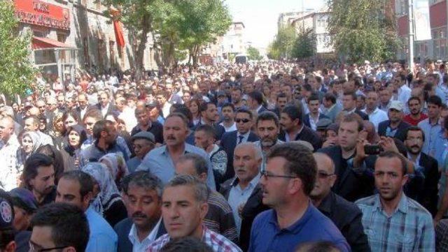 Şehit Polis, Bir Hafta &Ouml;nce &Ouml;len Annesinin Yanına Defnedildi 1