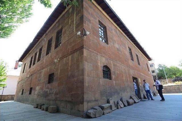 Bitlis’teki Müzeler Ziyaretçilerini Bekliyor