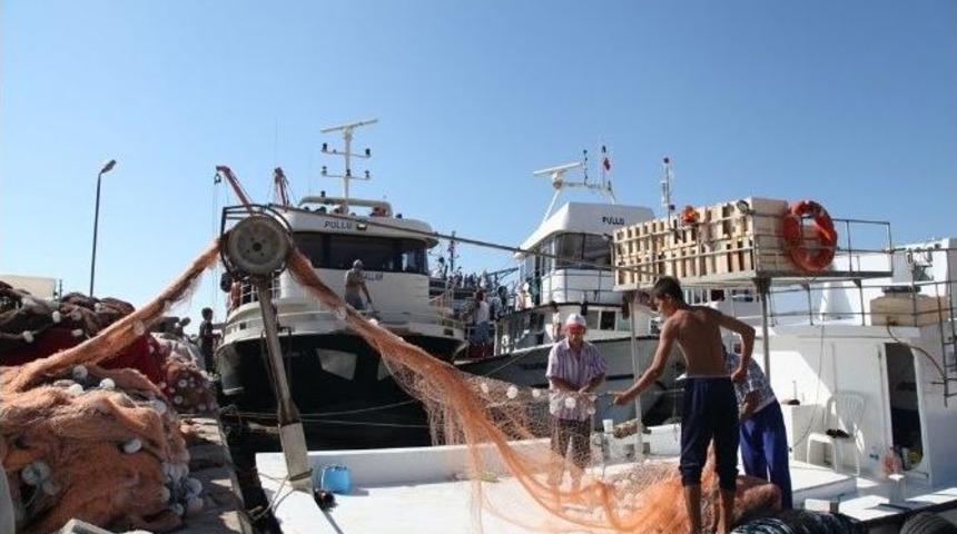 &Ccedil;anakkale&rsquo;de 833 Ruhsatlı Balık&ccedil;ı Gemisi Var