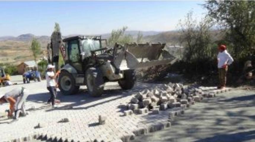 Kulp&rsquo;ta Yıllardır Beklenen Yol Tamamlanma Aşamasında