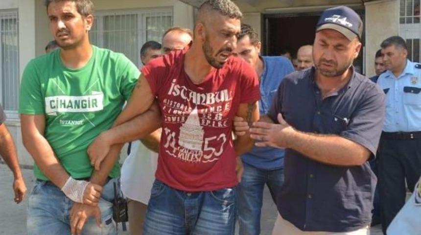 Şizofreni Hastası, Boğazına Bı&ccedil;ak Dayadığı Ablasını Rehin Aldı