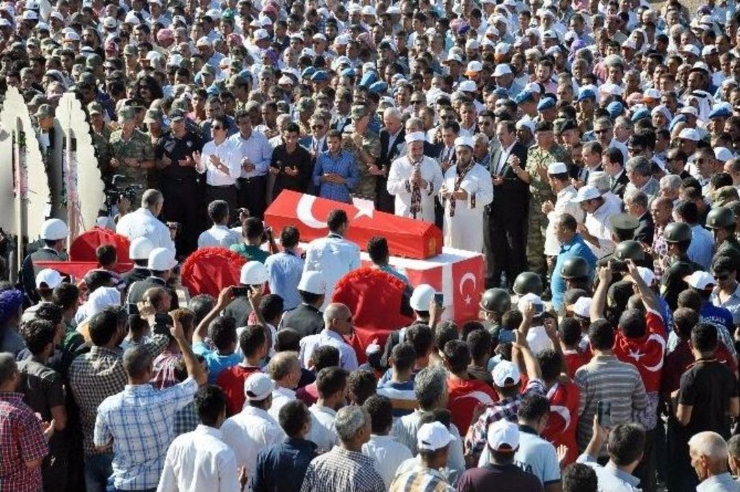 Şehit Babası T&ouml;ren Alanında Tabutun A&ccedil;ılmasını İstedi