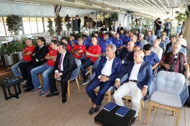 B&uuml;y&uuml;k&ccedil;ekmece Basketbol Takımına Yeni Sponsor 3