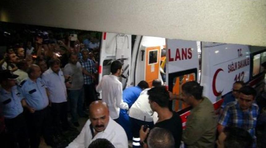 Pkk'lılar Elazığ'da Trafik Polislerine Saldırdı: 2 Yaralı (2)