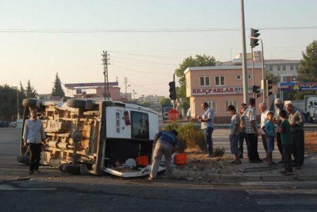 Tarım Işçilerini Taşıyan Minibüs Otomobille Çarpıştı: 11 Yaralı