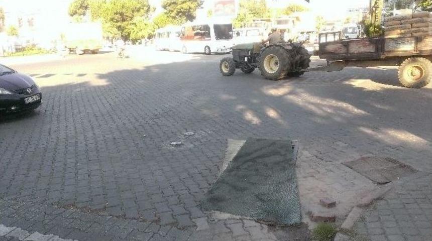 Yağmur Suyu Kanallarında &Ccedil;ıkan Koku Rahatsız Ediyor