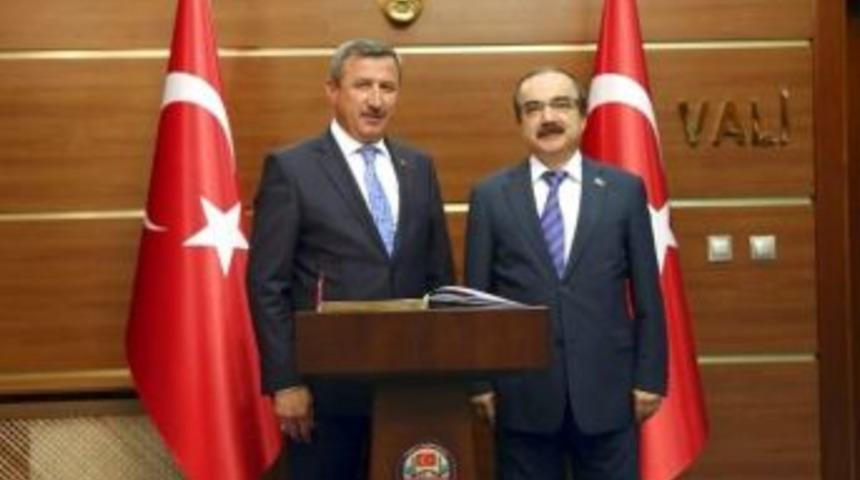Şerif Yılmaz, Sakarya Valisi H&uuml;seyin Avni Coş&rsquo;u Ziyaret Etti