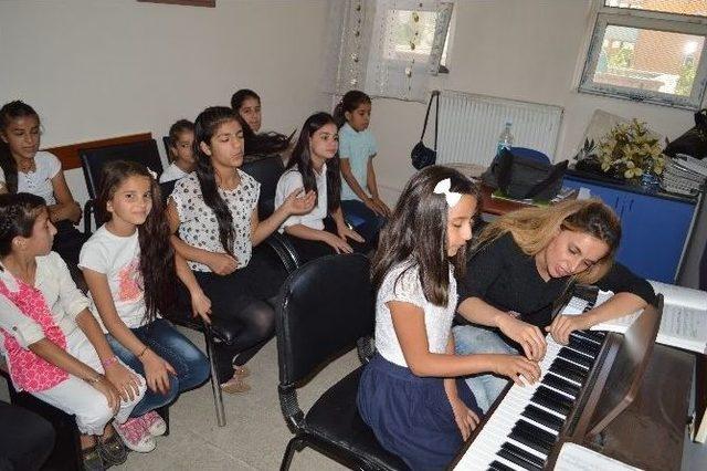 Piyanist Akiset Atan: &ldquo;şırnak M&uuml;zik Ve Sanatla G&uuml;zelleşsin&rdquo; 2