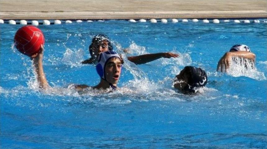 Minik Erkekler Sutopu T&uuml;rkiye Şampiyonası Adana&rsquo;da Başladı