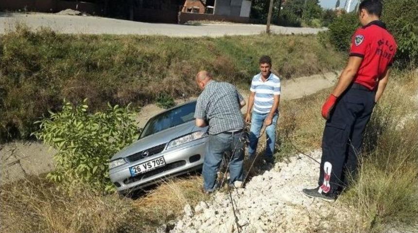 Bolu&rsquo;da Ehliyetsiz S&uuml;r&uuml;c&uuml; Sulama Kanalına U&ccedil;tu