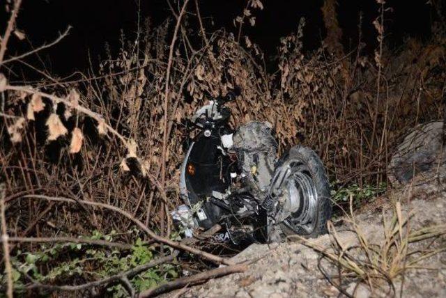 Otomobilin Çarpıp, 700 Metre Sürüklediği Bisikletteki 2 Kişi Öldü