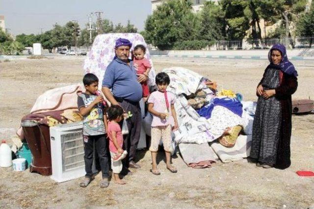 Kira Ödeyemedikleri Için Evsiz Kalıp Arazide Yaşayan Aile Yardım Istiyor