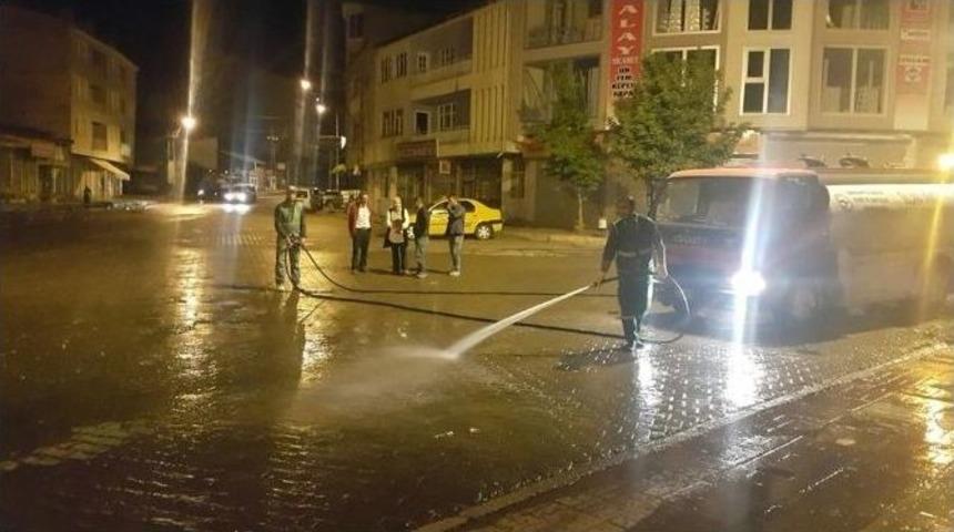 Erciş Belediyesi Cadde Ve Sokakları Yıkadı