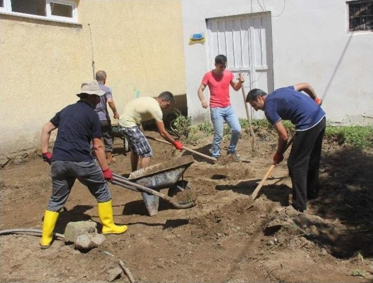 Hopa&rsquo;da Yaralar Sarılmaya &Ccedil;alışılıyor