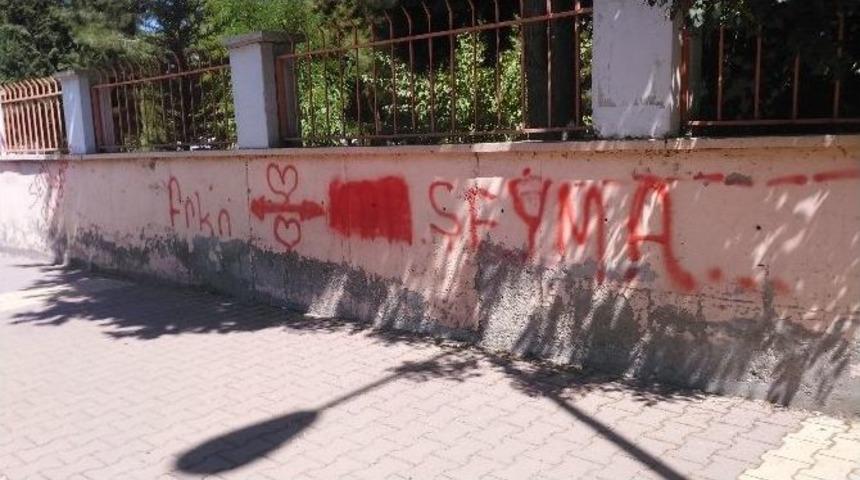 Duvar Yazıları G&ouml;r&uuml;nt&uuml; Kirliliğine Neden Oluyor
