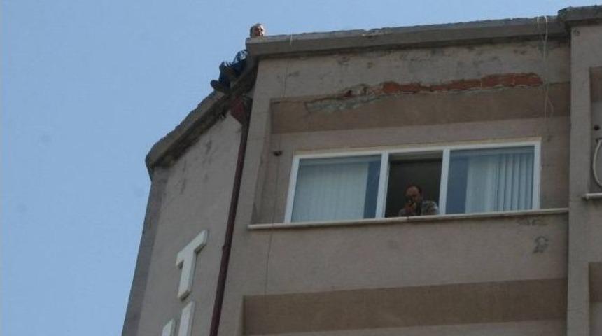 &Ccedil;atıya &Ccedil;ıktı, Ayrı Yaşadığı Eşiyle G&ouml;r&uuml;ş&uuml;nce İntihardan Vazge&ccedil;ti