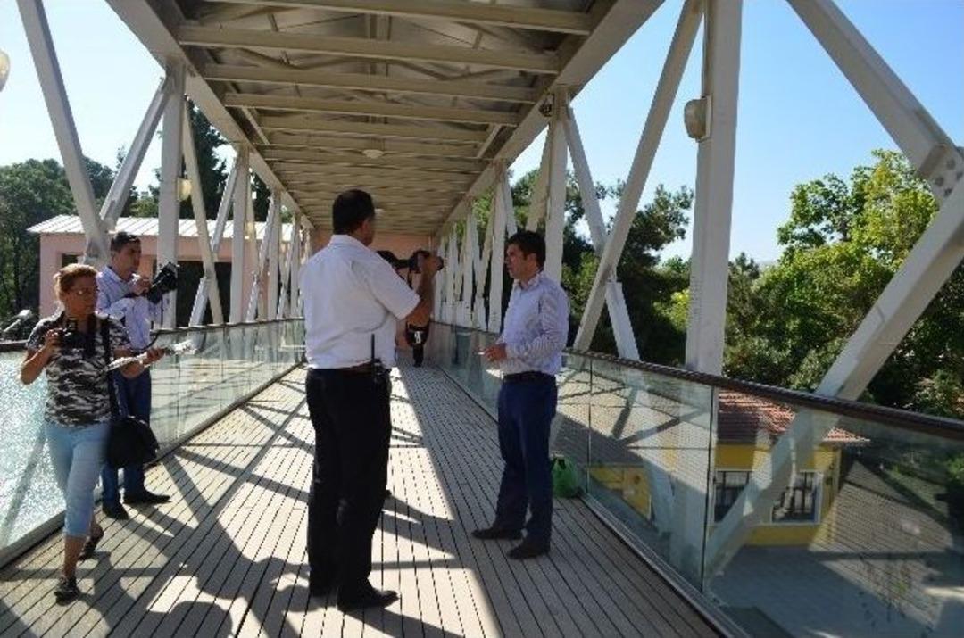 Bozdukları Asans&ouml;rde Alkol Alıp, Alem Yaptılar